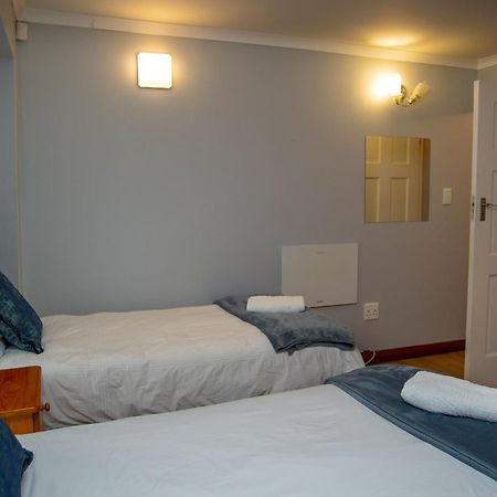 Great White Accommodation Kleinbaai Buitenkant foto