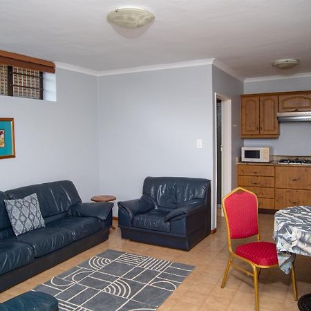 Great White Accommodation Kleinbaai Buitenkant foto